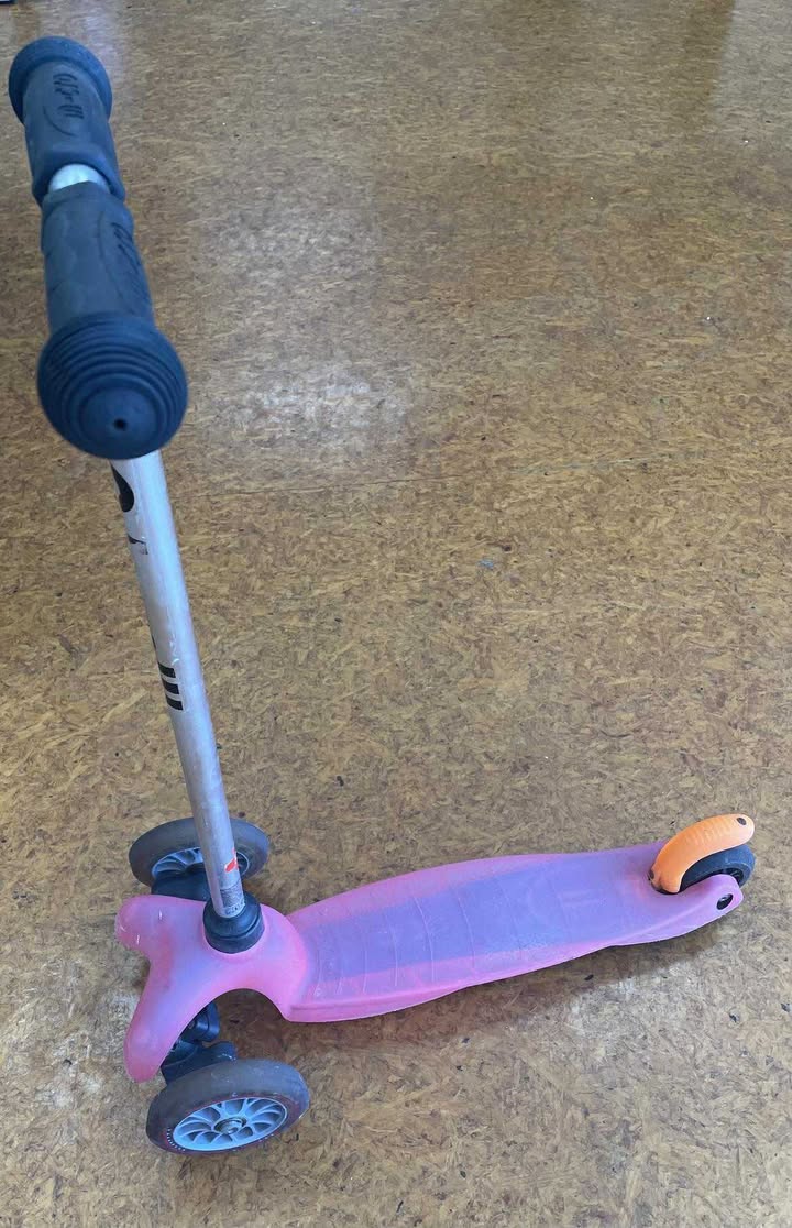 Micro pink mini scooter